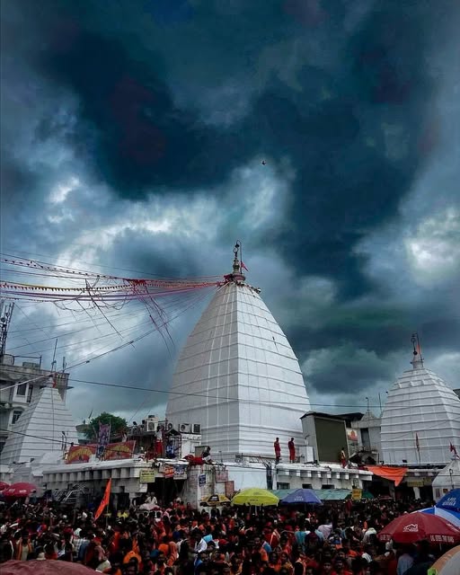 मंदिर कार्यालय एवं आपातकालीन संपर्क • Temple Office, Emergency Helplines & Assistance