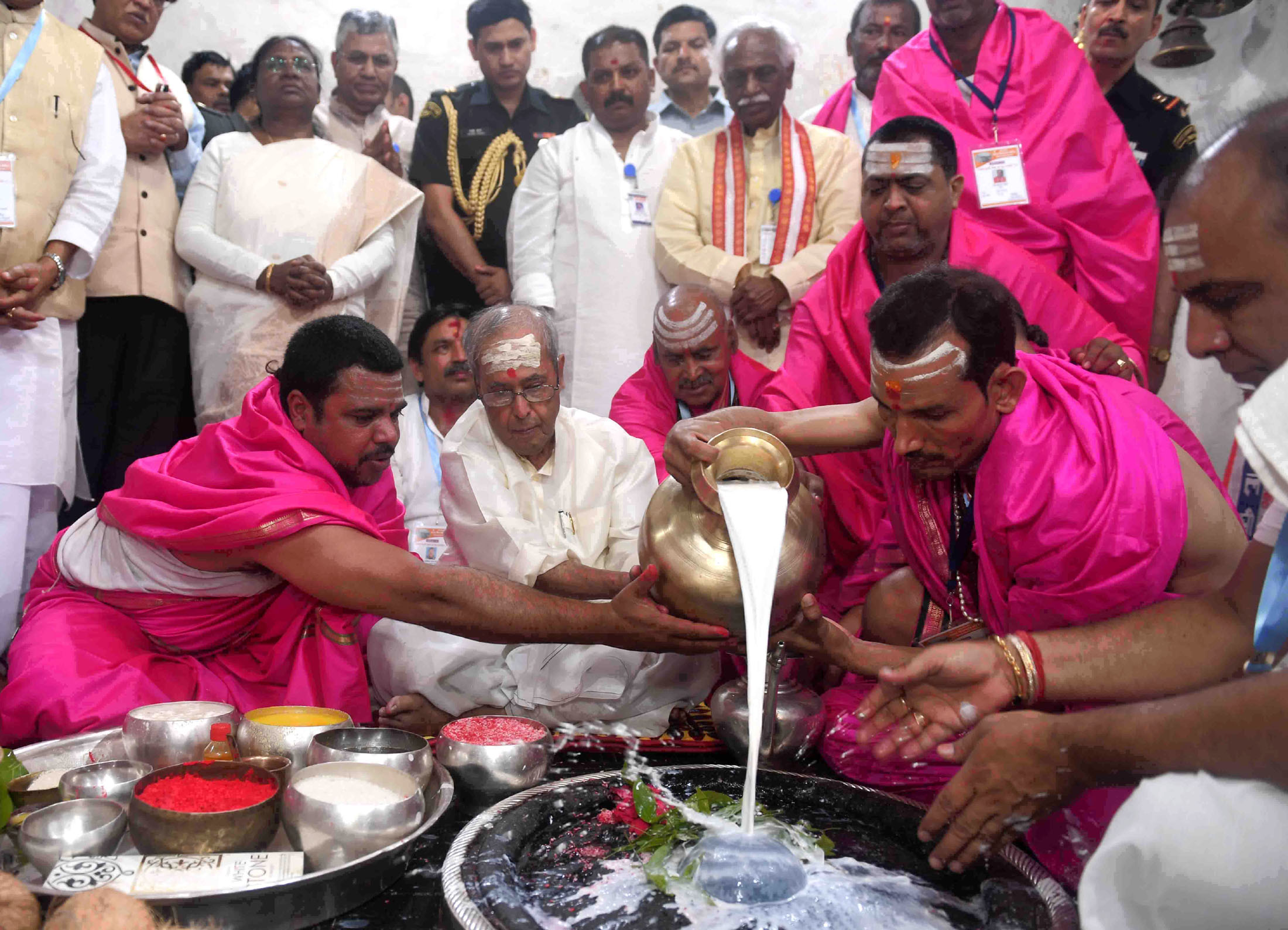 पूर्व राष्ट्रपति प्रणब मुखर्जी की तीर्थ यात्रा