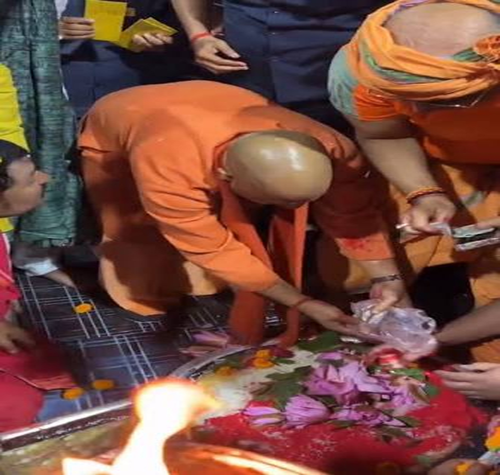 मुख्यमंत्री योगी आदित्यनाथ द्वारा बाबा धाम में पूजन
