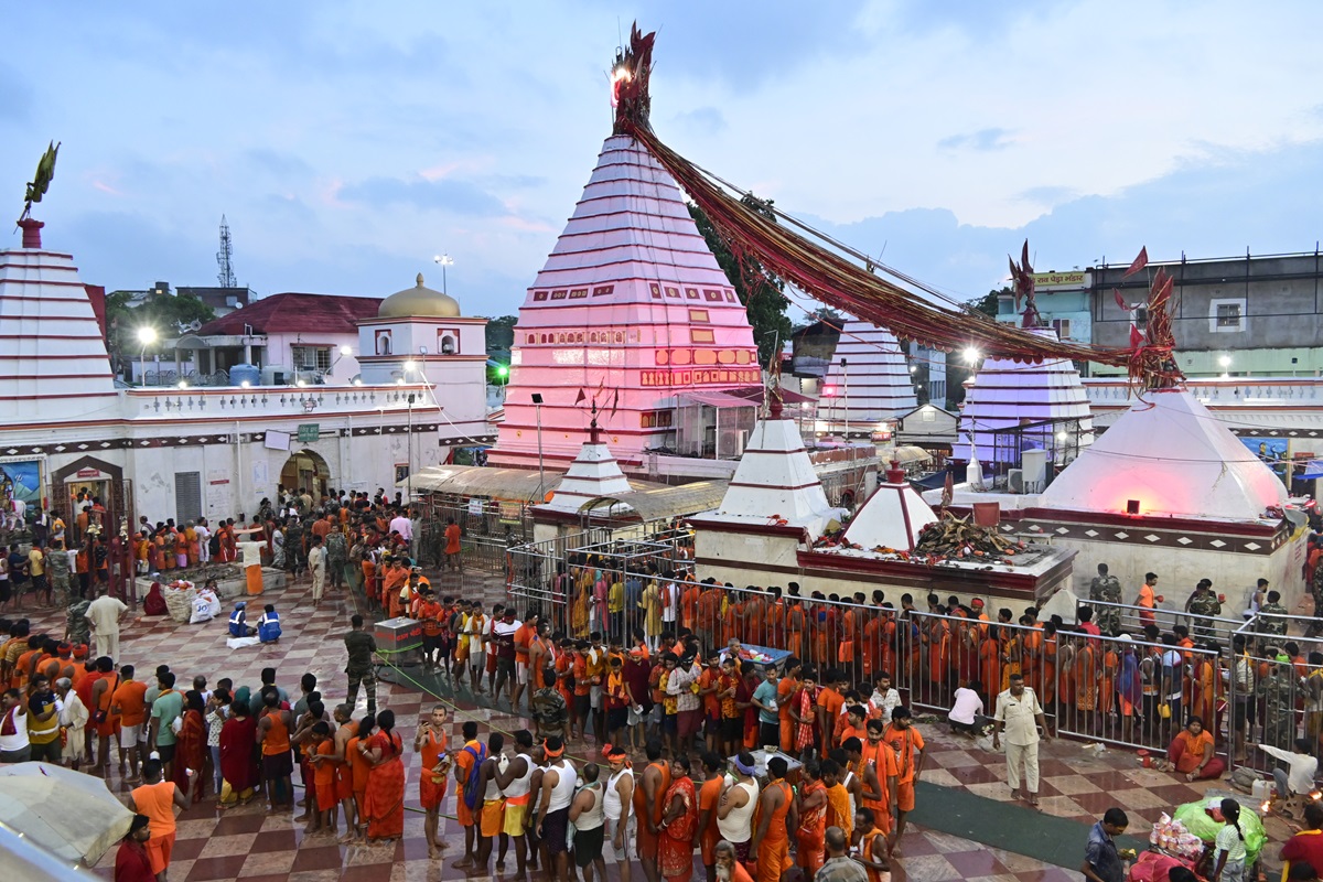 गोधूलि वेला में मंदिर का विहंगम दृश्य