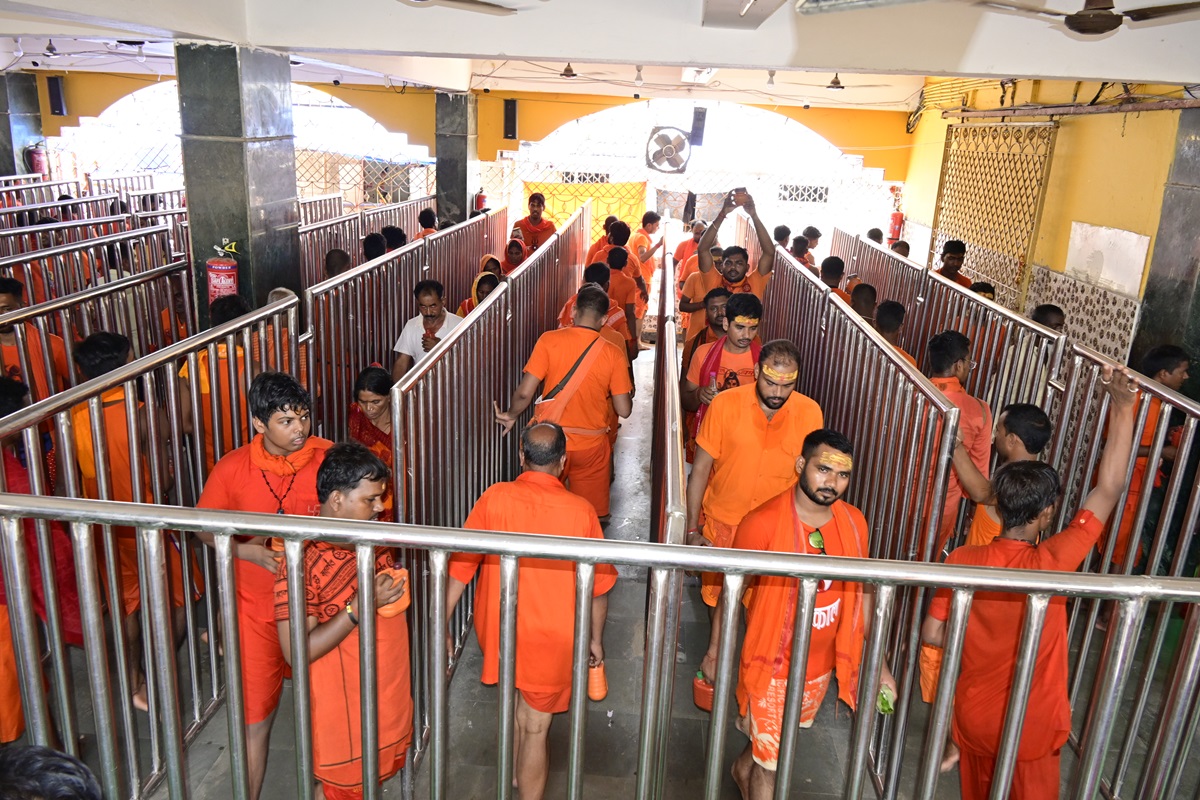 आच्छादित कतार पथ एवं सुरक्षा व्यवस्था