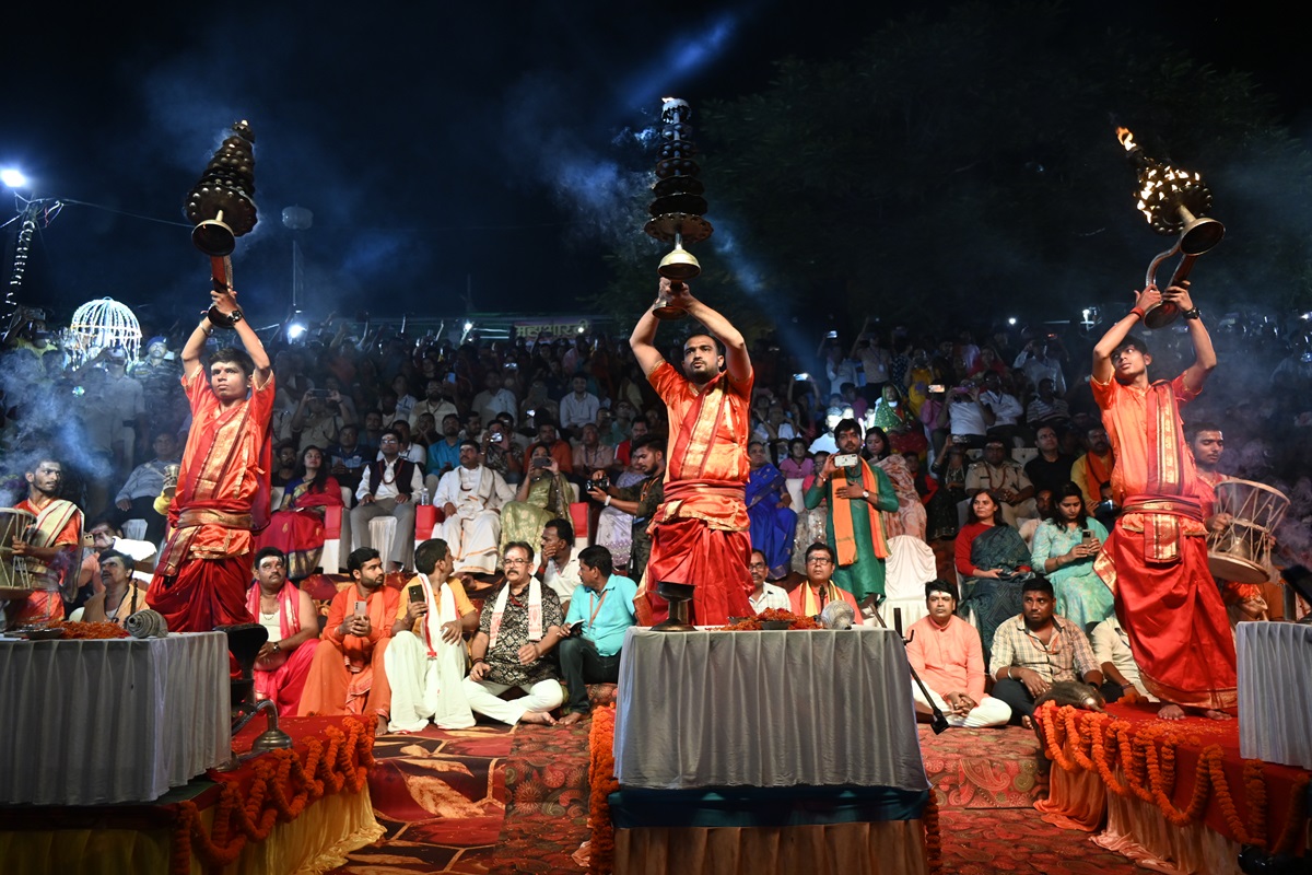 रात्रि कालीन मंदिर प्रांगण एवं दिव्य प्रकाश